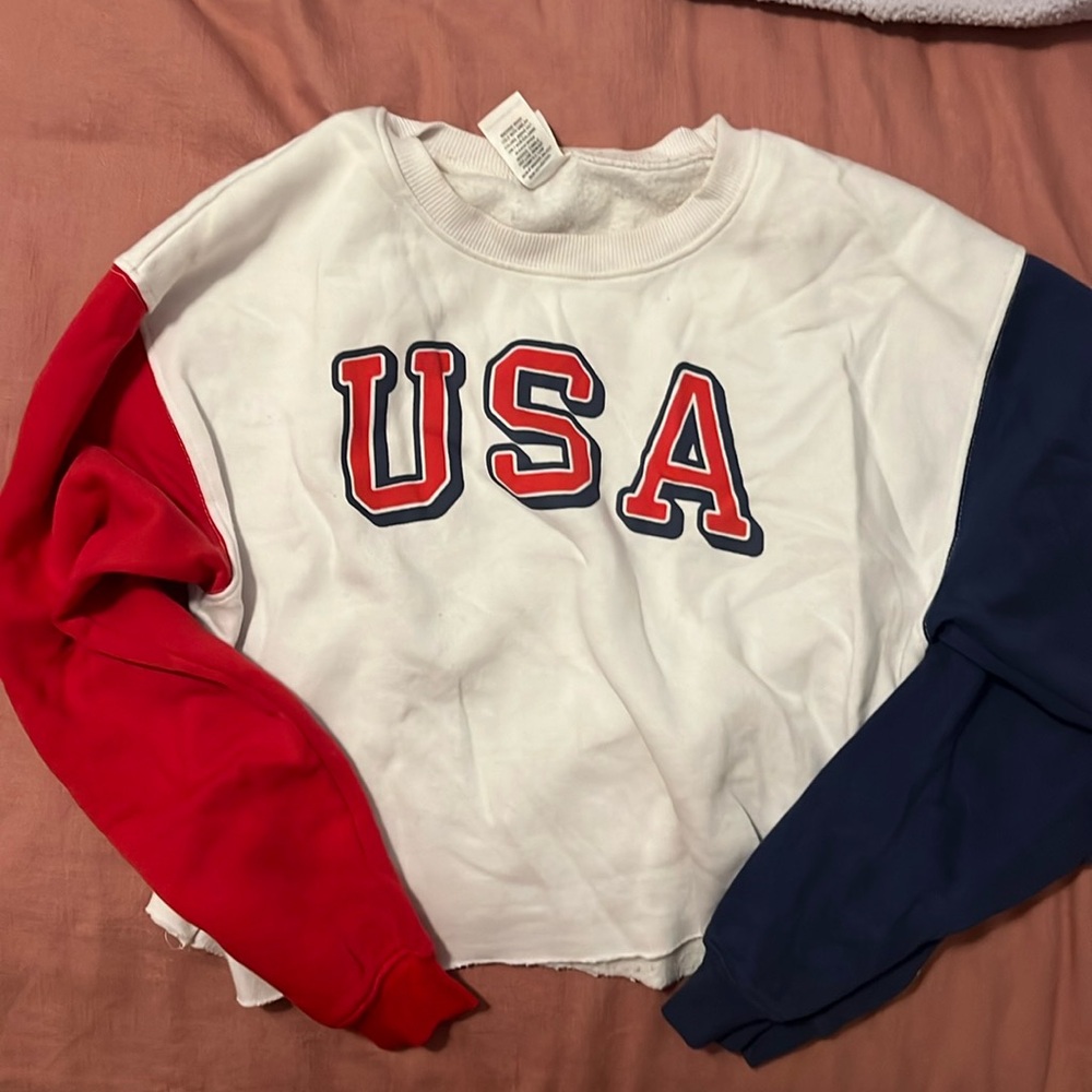 Cropped USA Sweatshirt. Size M